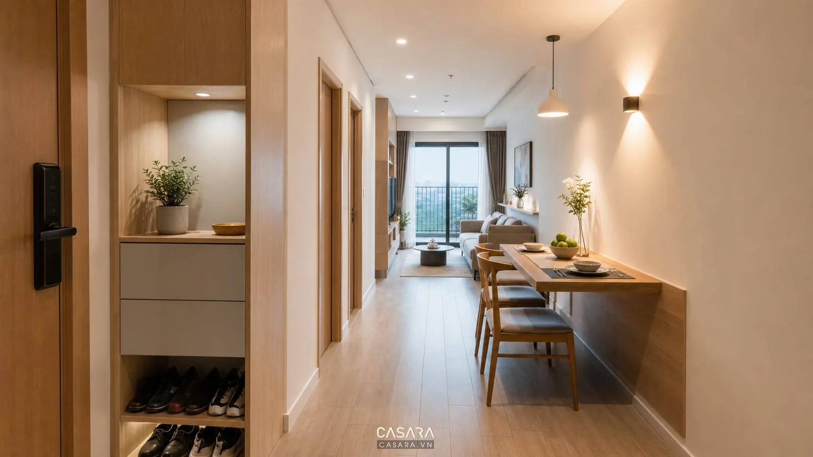 Căn hộ chung cư hình hộp chữ nhật có tủ giày hành lang gọn bàn ăn áp tường và phòng khách sáng