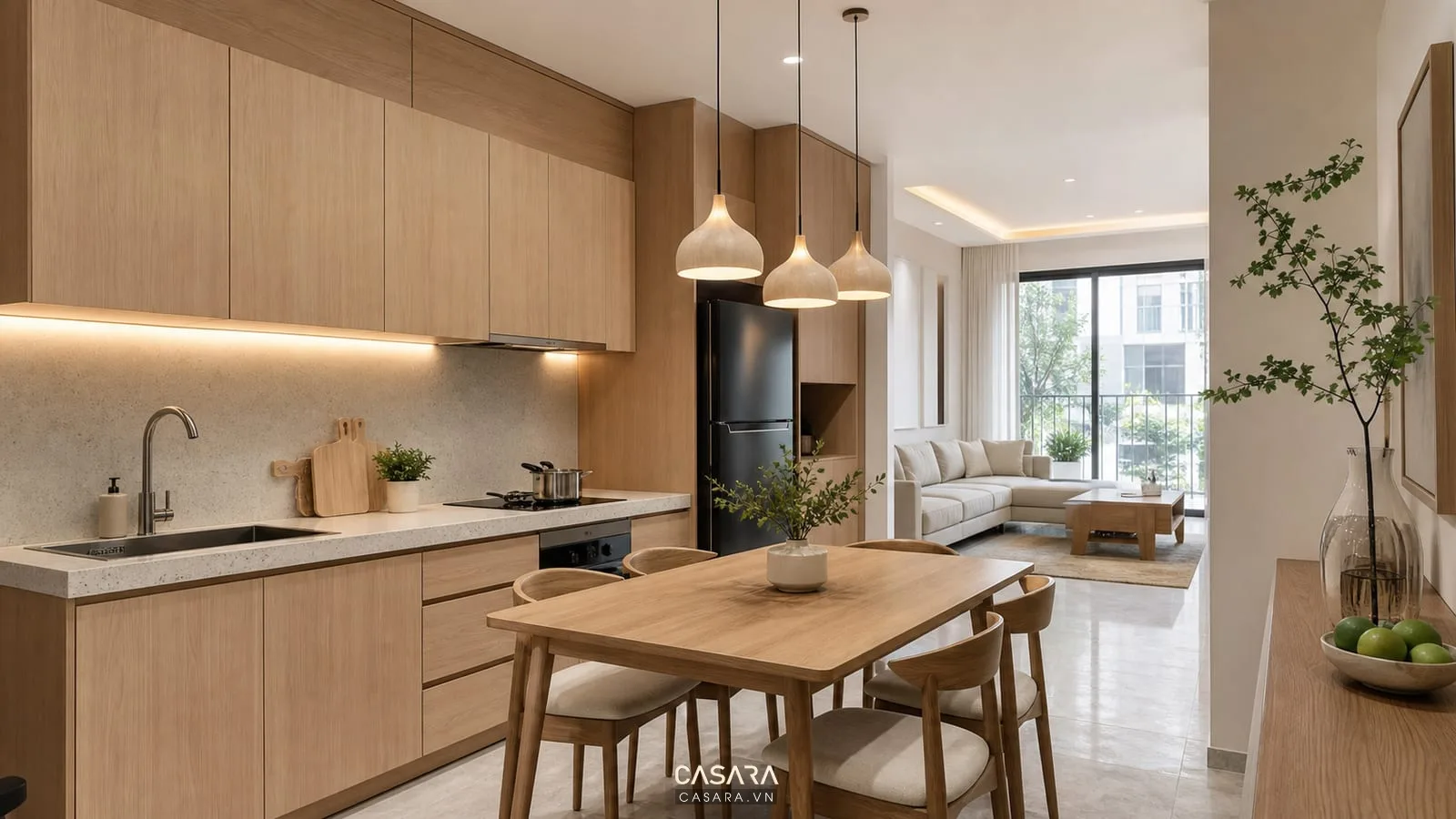 bếp căn hộ 70m2 có tủ gỗ sáng màu và bàn ăn nhỏ hiện đại