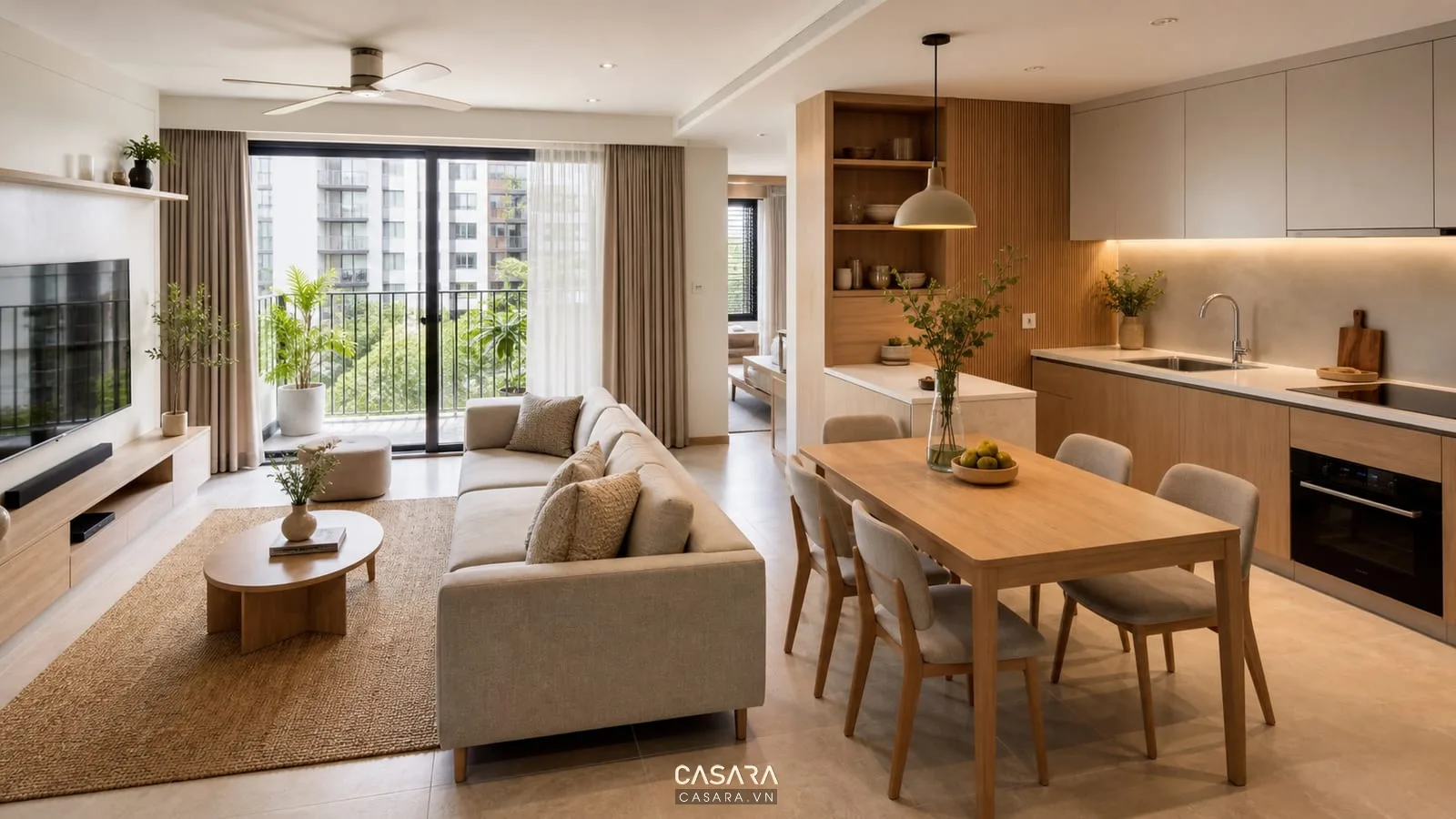 Phòng khách bếp mở trong căn hộ chung cư 80m2 với sofa bàn ăn tủ bếp và ban công lấy sáng