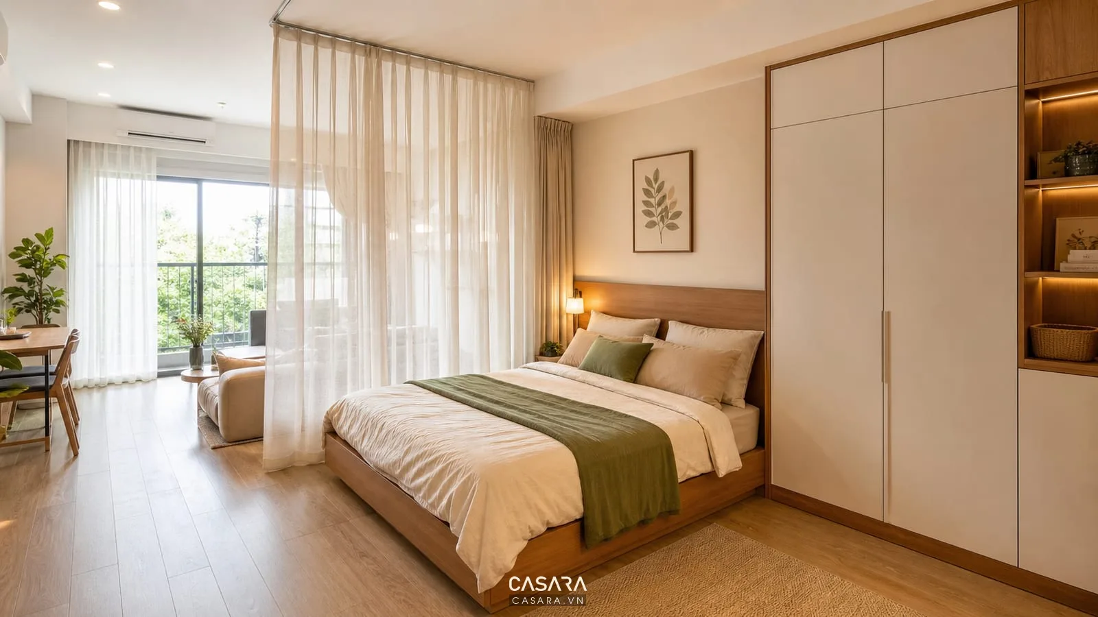 Căn hộ studio 30m2 có giường gỗ rèm phân vùng và tủ áo âm tường