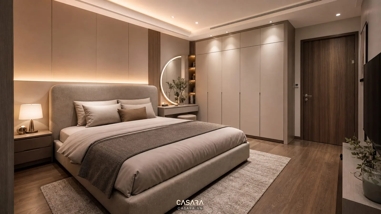 Phòng ngủ master chung cư 100m2 có giường bọc nệm, tủ kịch trần và lối đi thoáng