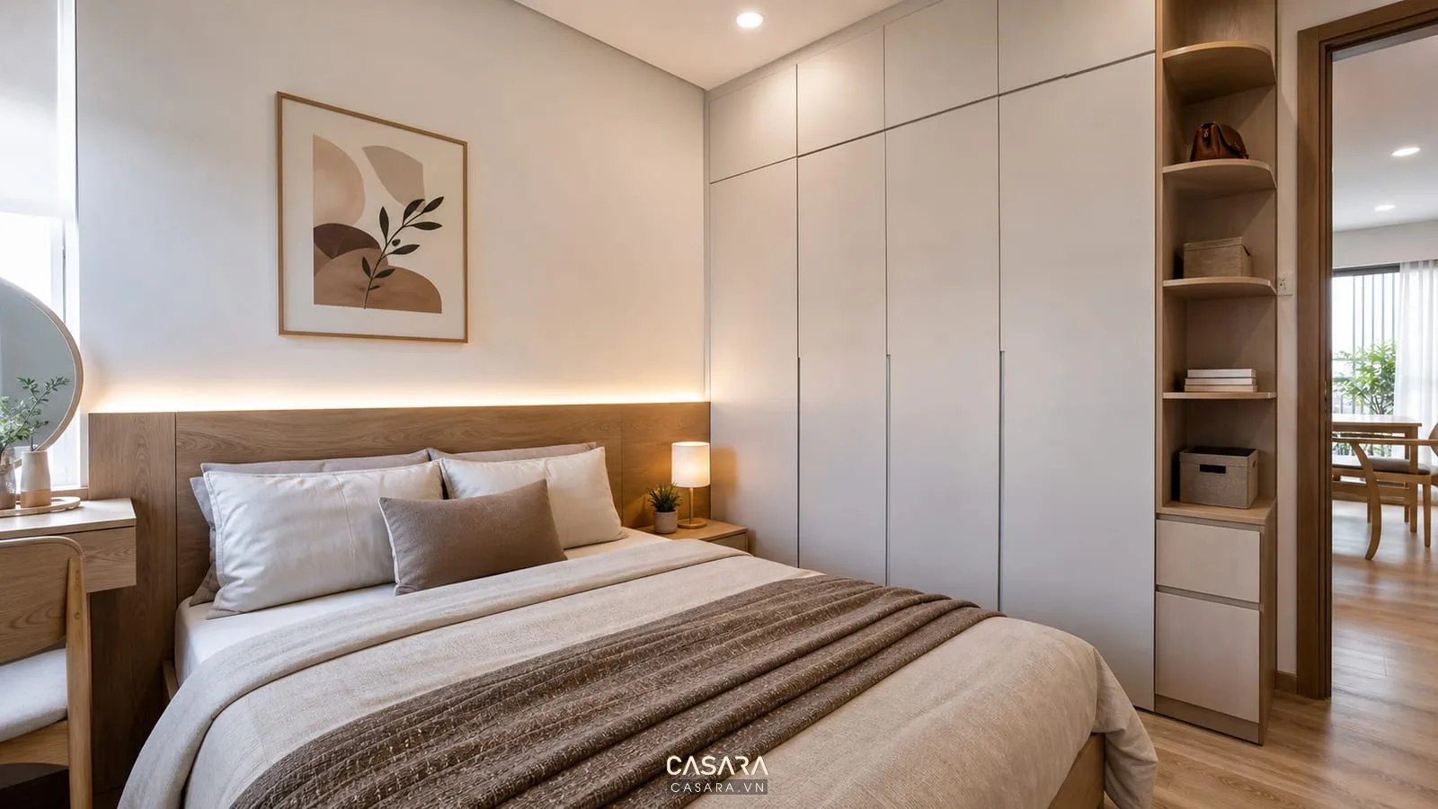 Phòng ngủ trong thiết kế chung cư 40m2 với giường gỗ và tủ áo cao kịch trần