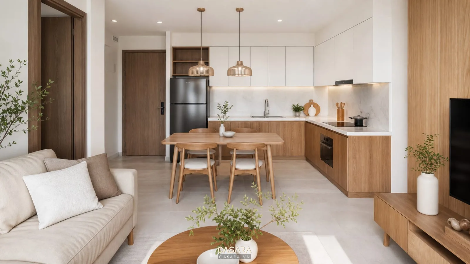 Bếp chung cư 50m2 2 phòng ngủ với tủ bếp chữ L trắng gỗ bàn ăn bốn ghế và đèn thả bàn ăn