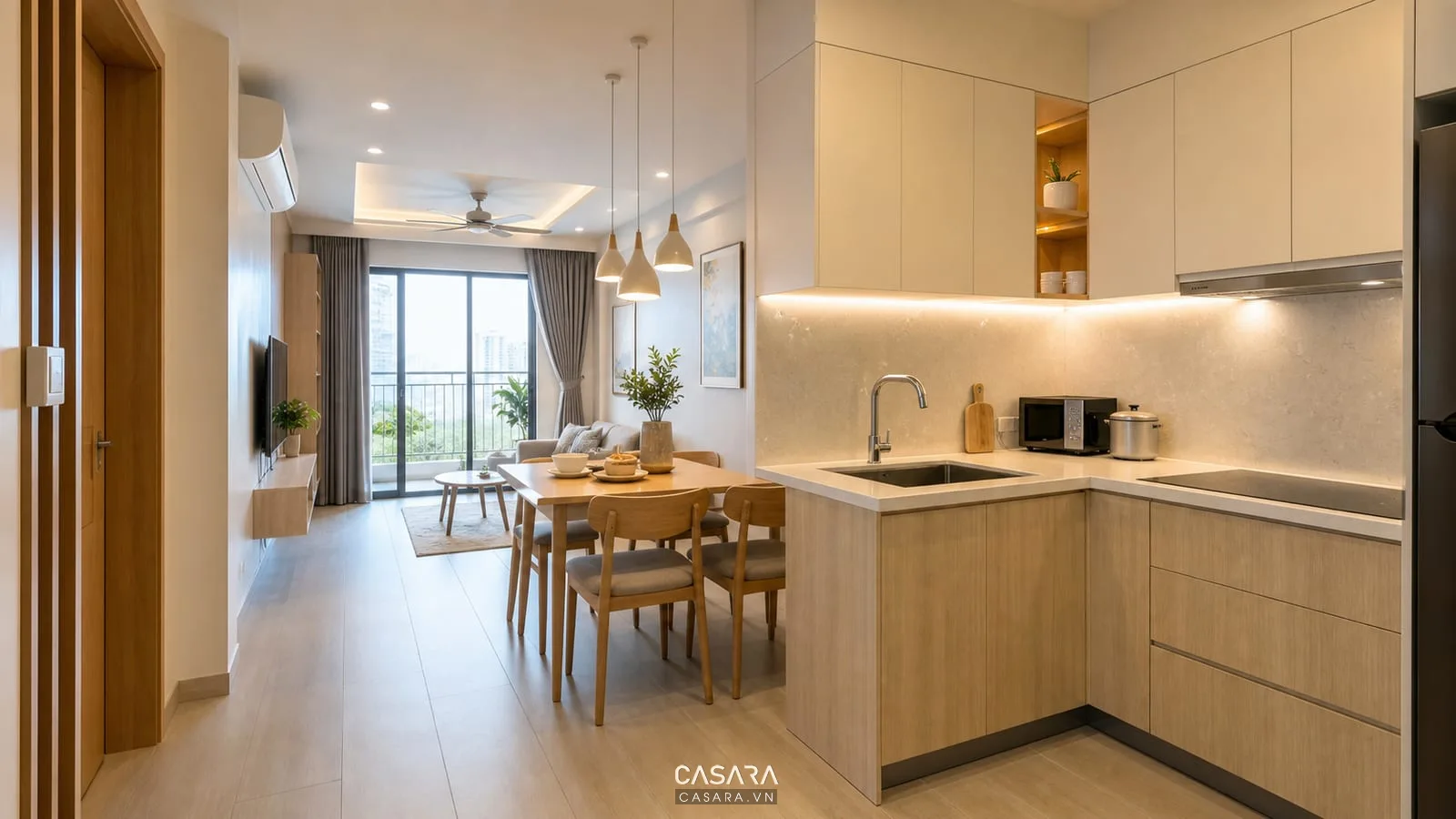 Bếp chung cư 54m2 liền phòng khách với tủ bếp chữ L và bàn ăn bốn ghế