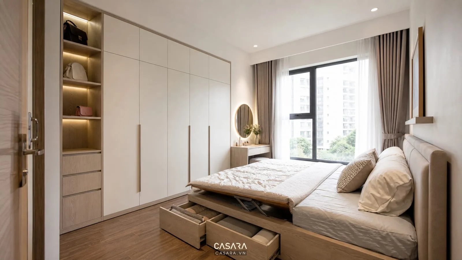 Phòng ngủ căn hộ chung cư 60m2 có tủ lưu trữ cao sát trần và giường gọn