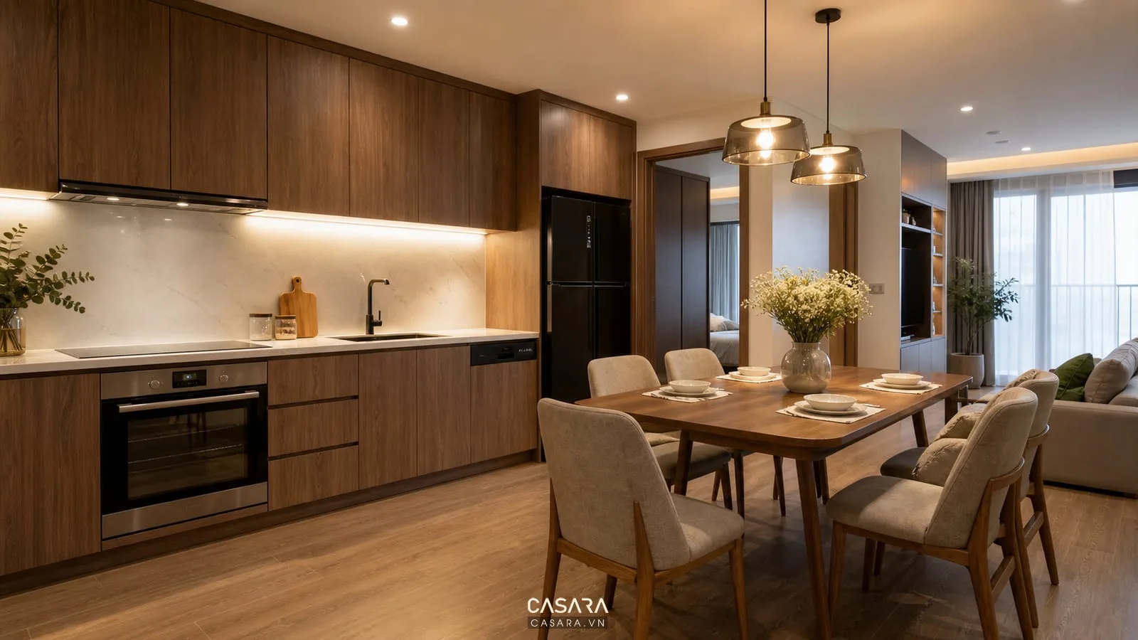 Bếp và bàn ăn trong thiết kế chung cư 90 Nguyễn Tuân với tủ bếp gỗ mặt đá và đèn thả