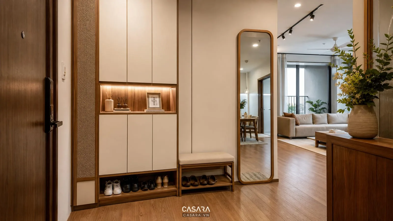 lối vào căn hộ chung cư có tủ giày cao và ghế thay giày nhỏ