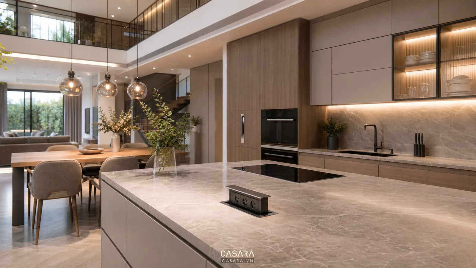 Bếp mở chung cư duplex với bàn đảo và hệ đèn thả hiện đại