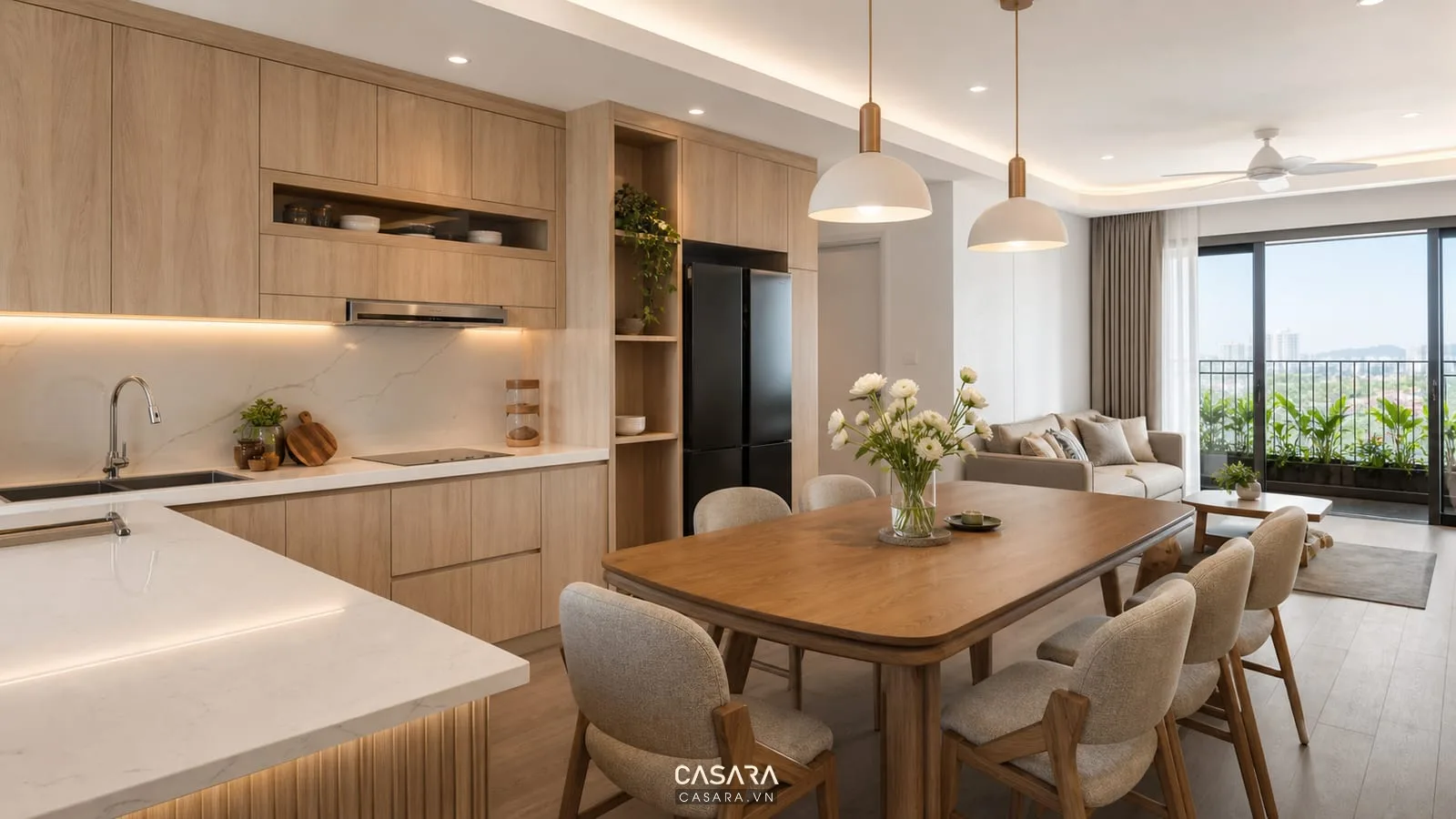 bếp và bàn ăn trong thiết kế chung cư hiện đại với gỗ sáng và đá trắng