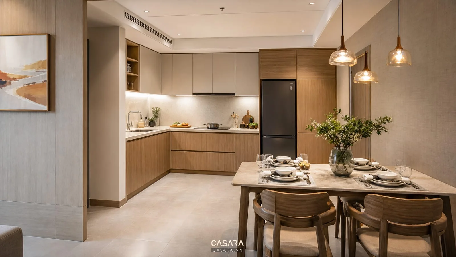Thiết kế chung cư Hope Residence với tủ bếp chữ L bàn ăn bốn ghế và mặt đá sáng