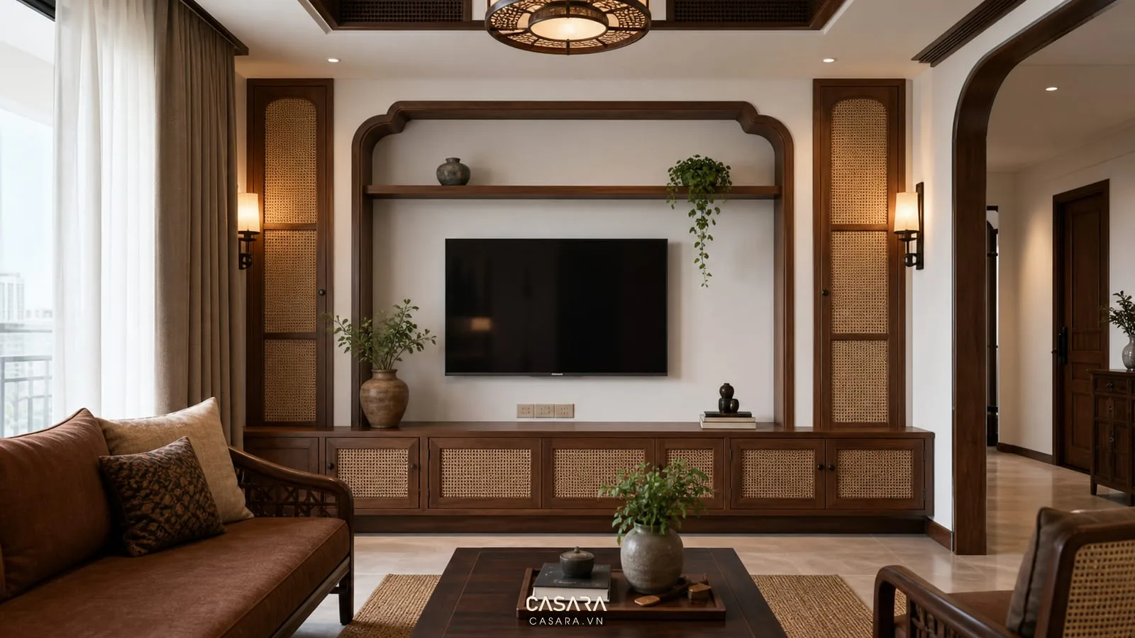 thiết kế chung cư indochina phòng khách với kệ tivi gỗ cánh mây và sofa nâu