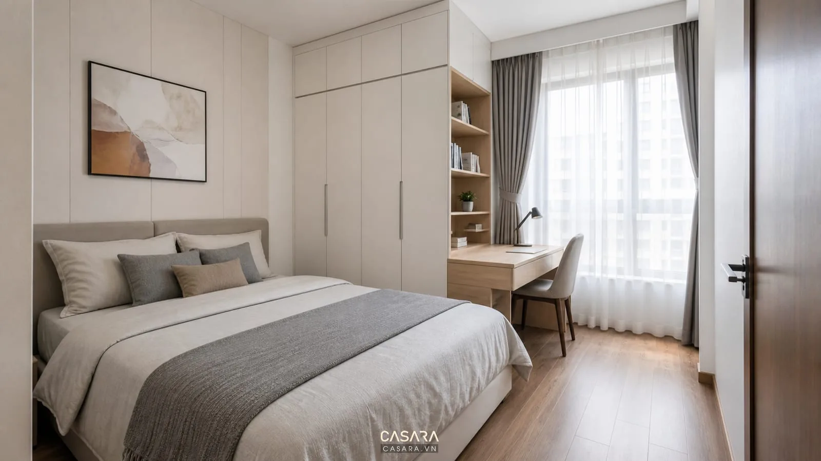 Phòng ngủ căn hộ nhỏ Mulberry Lane có giường tủ áo liền tường và bàn làm việc gọn