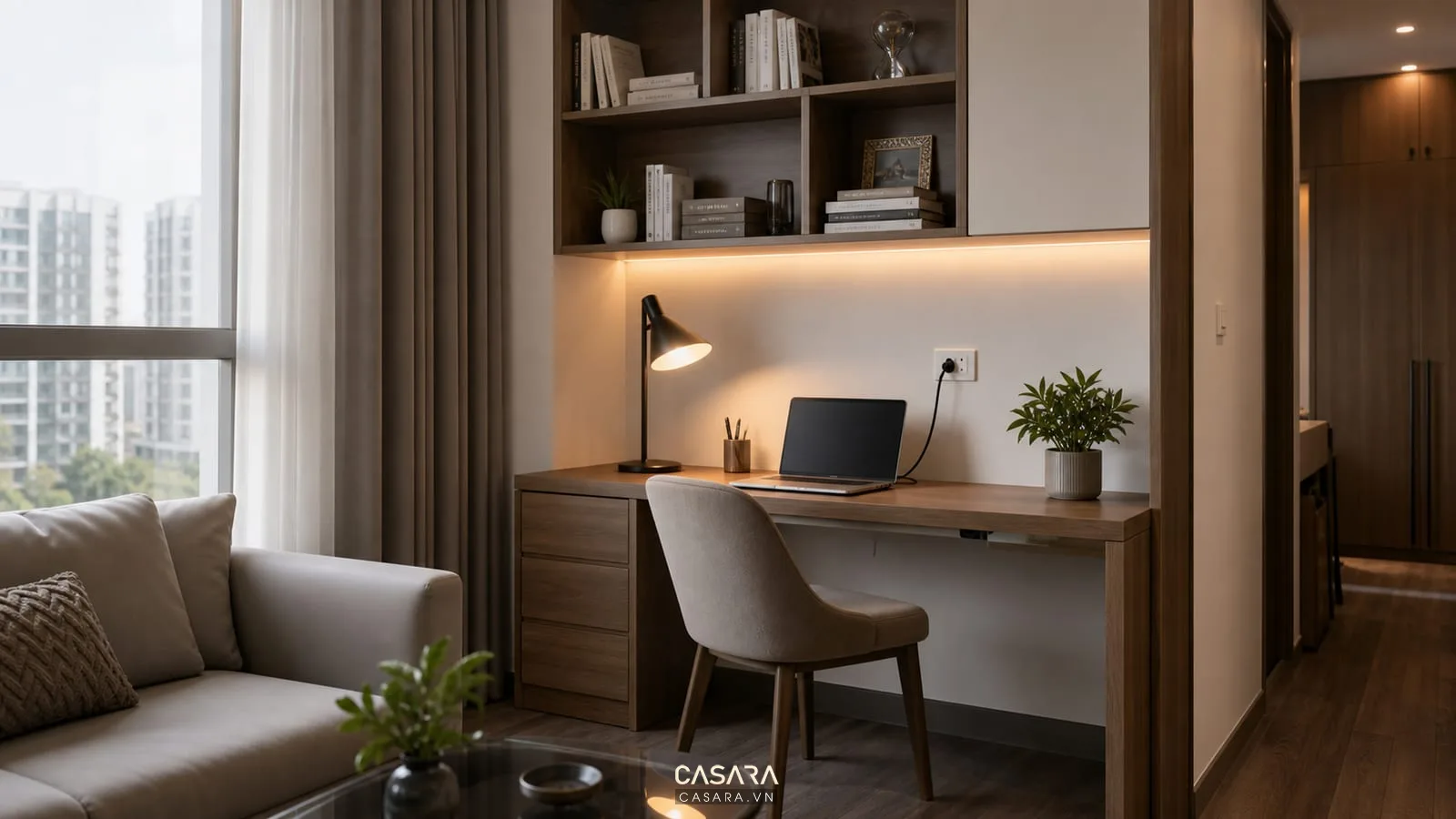 góc làm việc có ổ cắm và ánh sáng trong thiết kế căn hộ chung cư