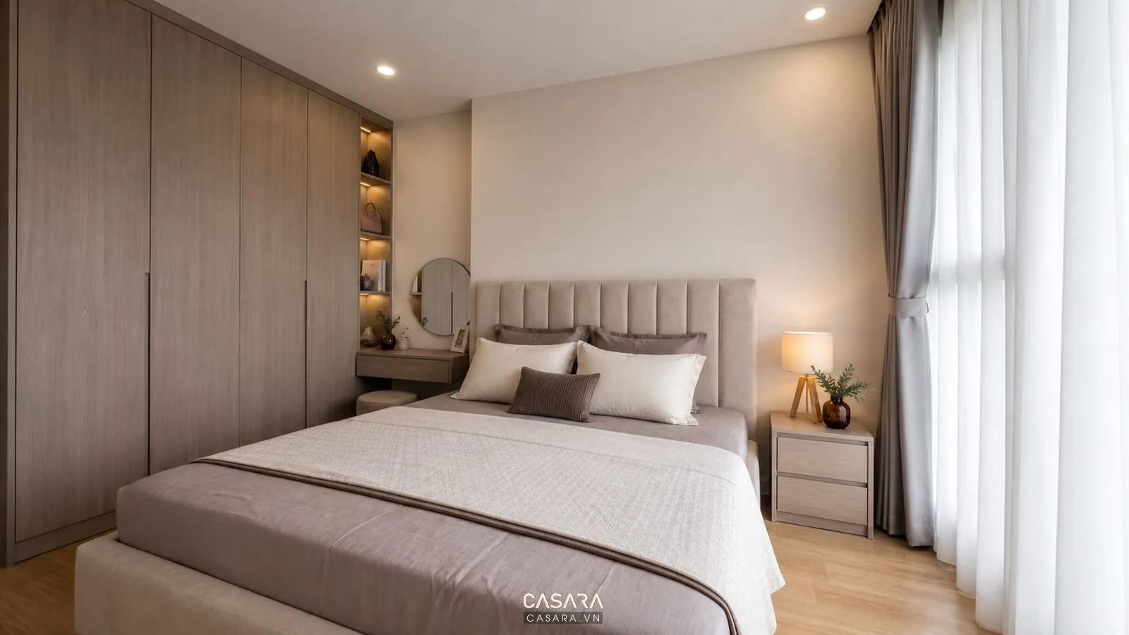 Phòng ngủ chung cư Vinhomes Ocean Park có giường bọc nệm, tủ áo âm tường và rèm hai lớp