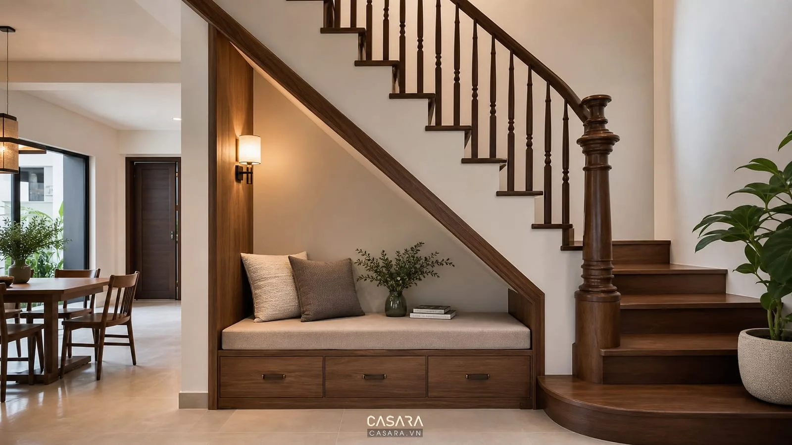 Thiết kế dưới cầu thang thành ghế băng đọc sách với đệm ngồi và hộc kéo gỗ