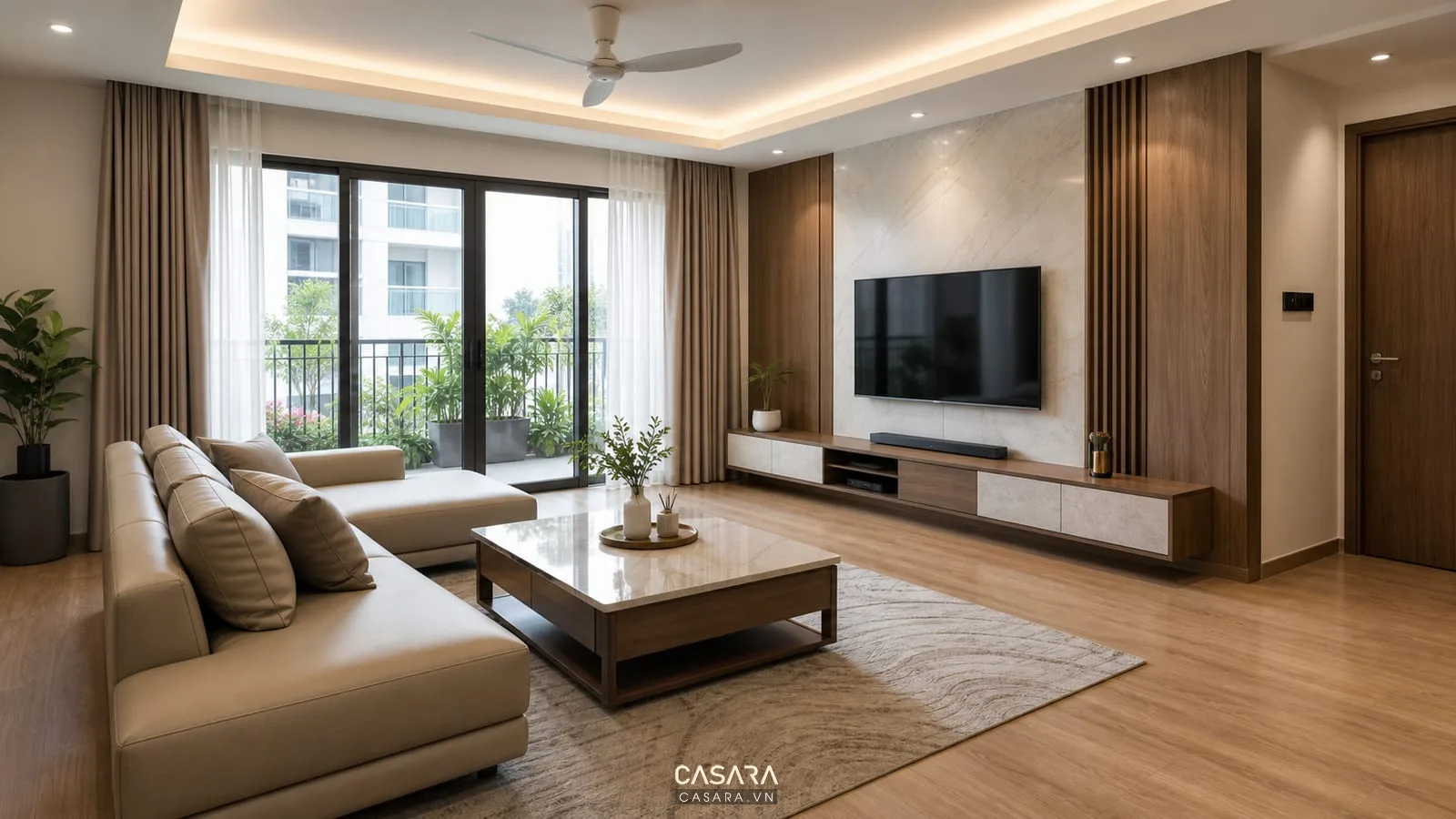 sơn phòng khách đẹp màu trung tính với sofa sáng và vách tivi đá