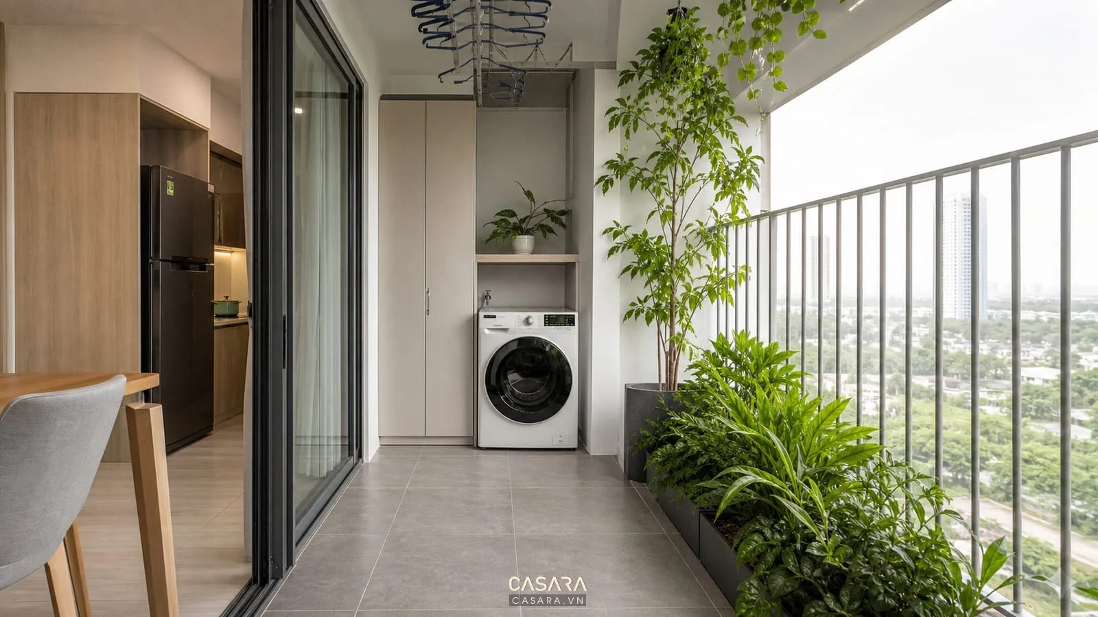 mặt bằng thiết kế logia chung cư cho căn hộ nhỏ với máy giặt, tủ lưu trữ và khu cây xanh