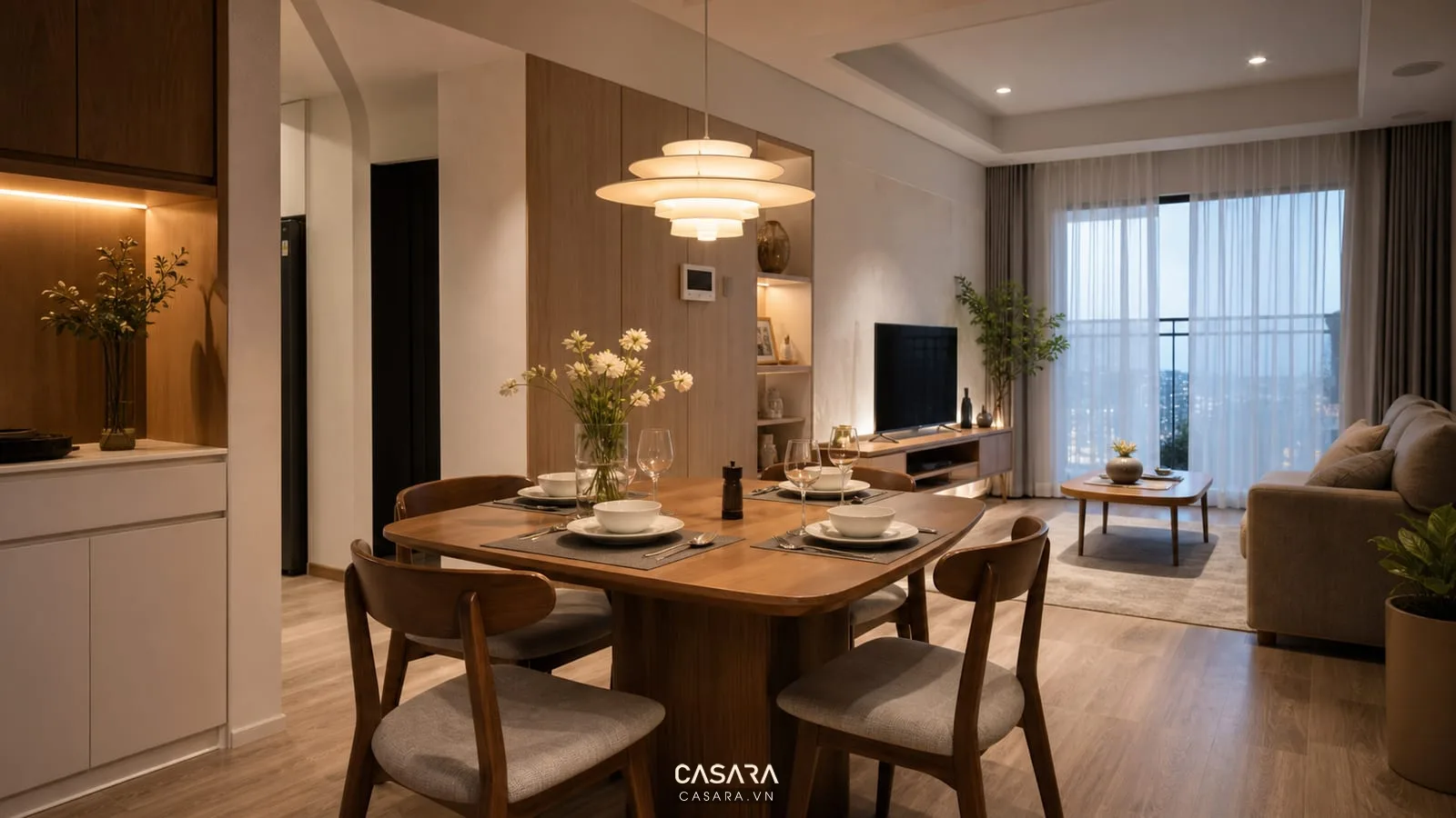 Bàn ăn và ánh sáng ấm trong thiết kế nội thất căn hộ chung cư 65m2