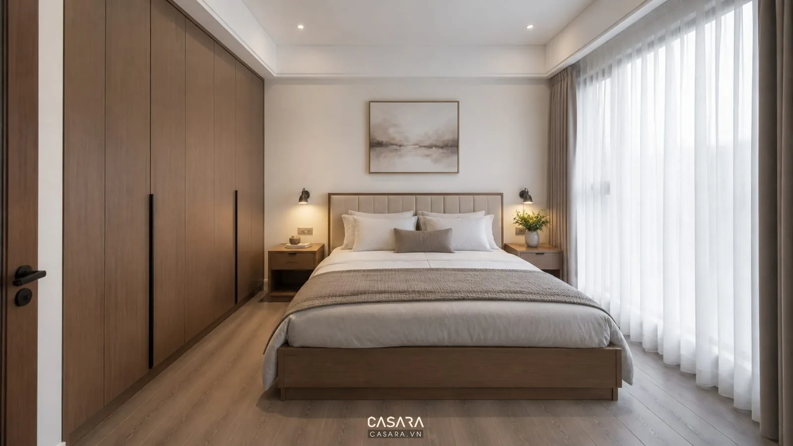 Phòng ngủ chính chung cư 80m2 có giường đôi tủ áo kịch trần và lối đi hai bên giường
