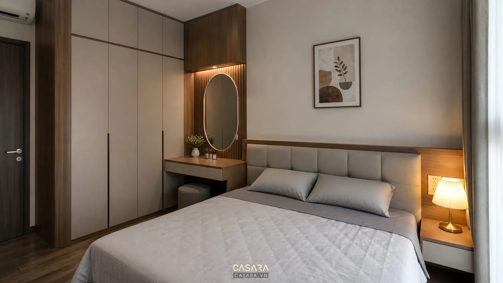 phòng ngủ trong thiết kế nội thất chung cư quận 8 với giường tủ áo và đèn ngủ