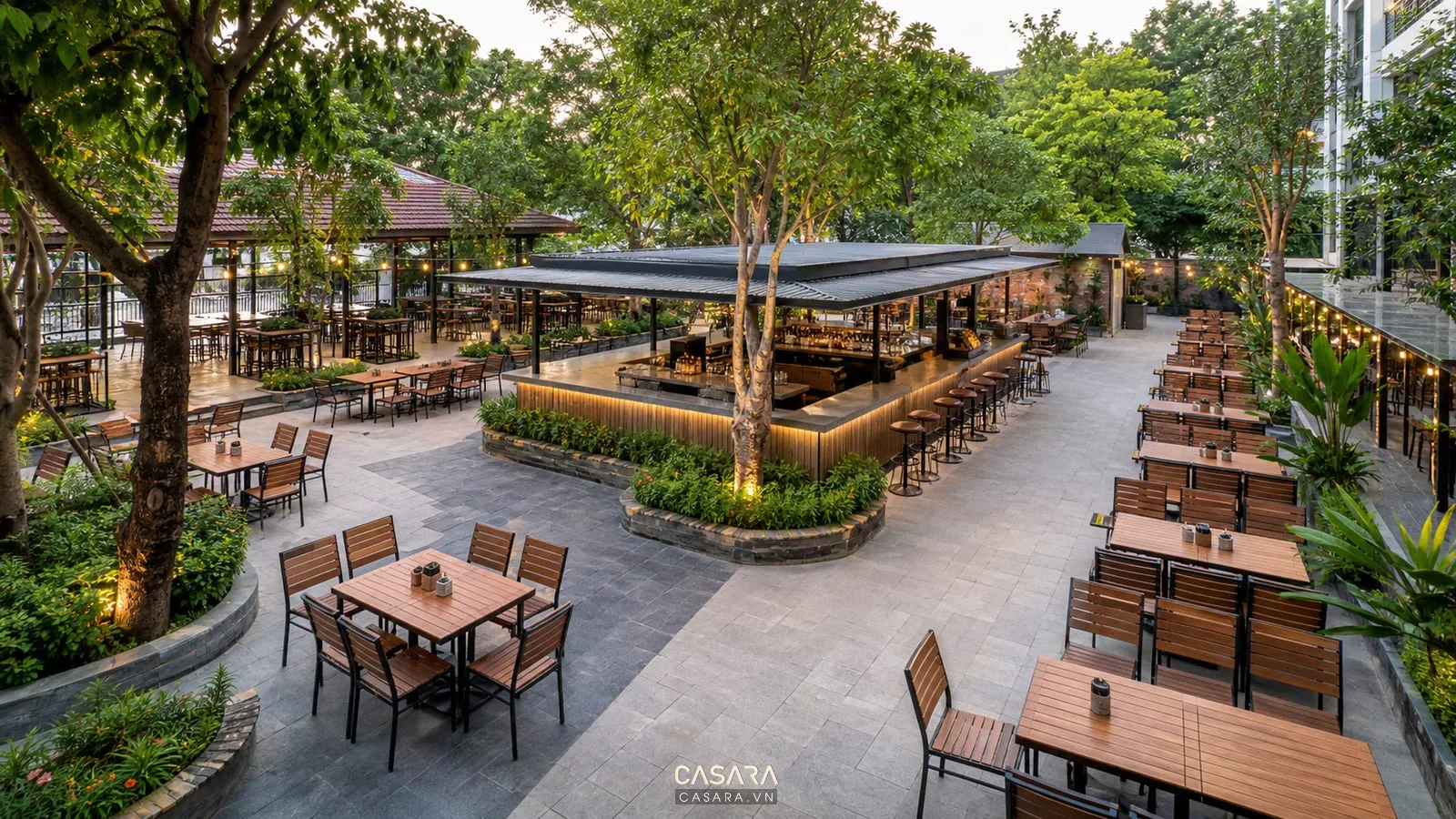 Bố cục thiết kế quán bia sân vườn với lối đi và quầy bia trung tâm